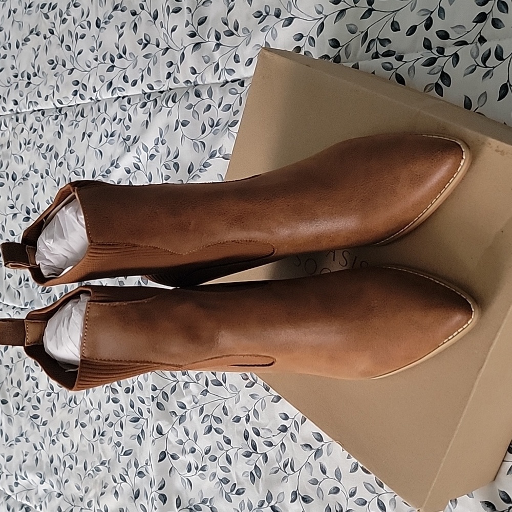 NIB Oasis Society Heeled Booties - Picture 2 of 4